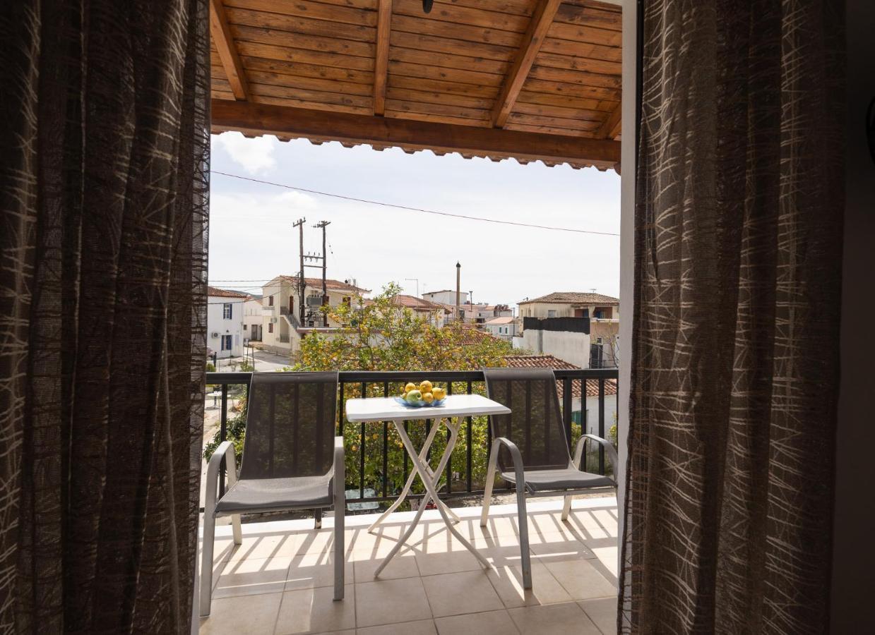 Tsimiklis Apartments Finikounta Exterior photo